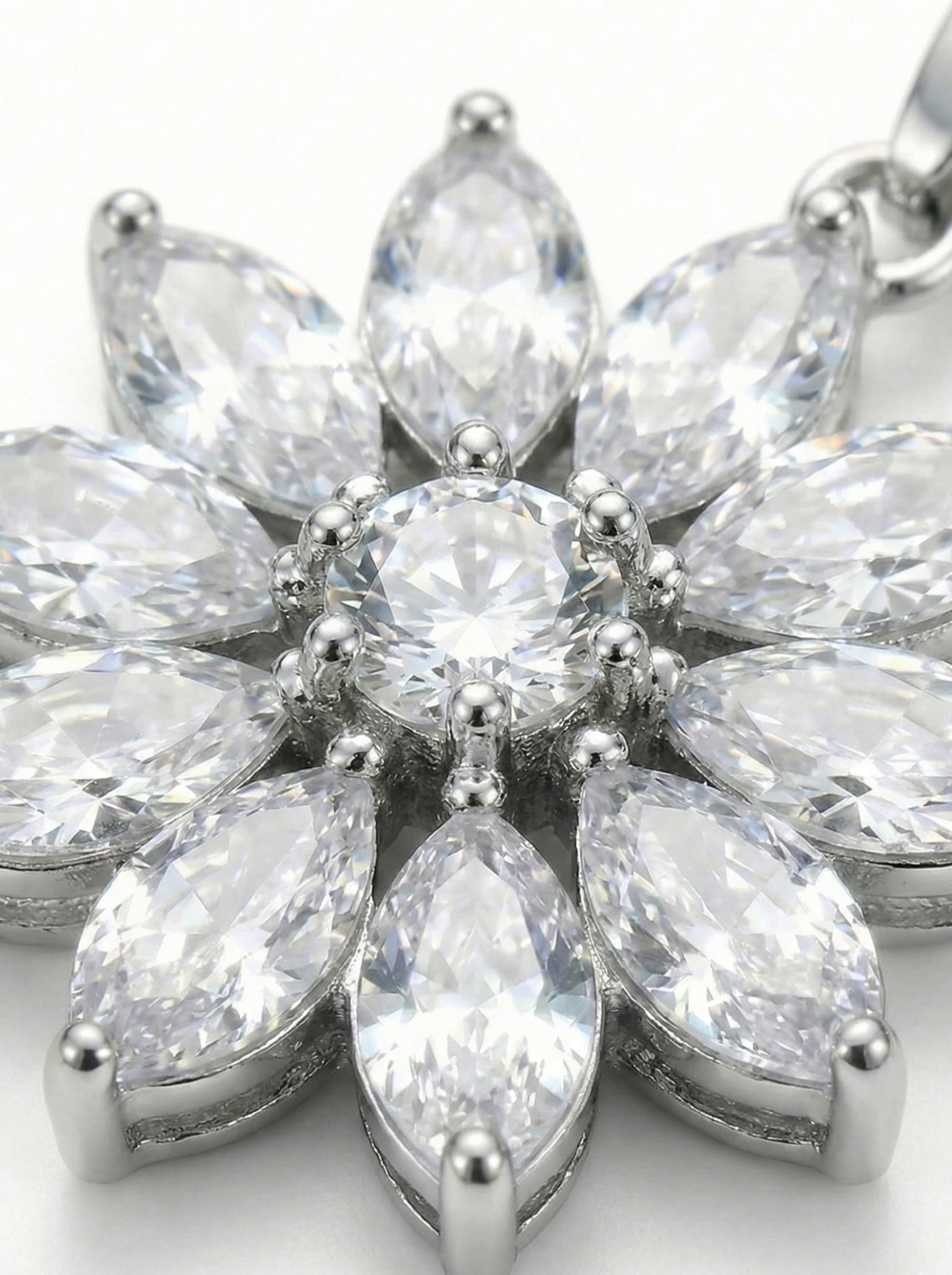 Papatya Model Taşlı Kolye